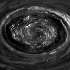 Dernières nouvelles de l’espace : ouragan sur Neptune; crash sur Jupiter; jet de quasar; trou noir ailleurs